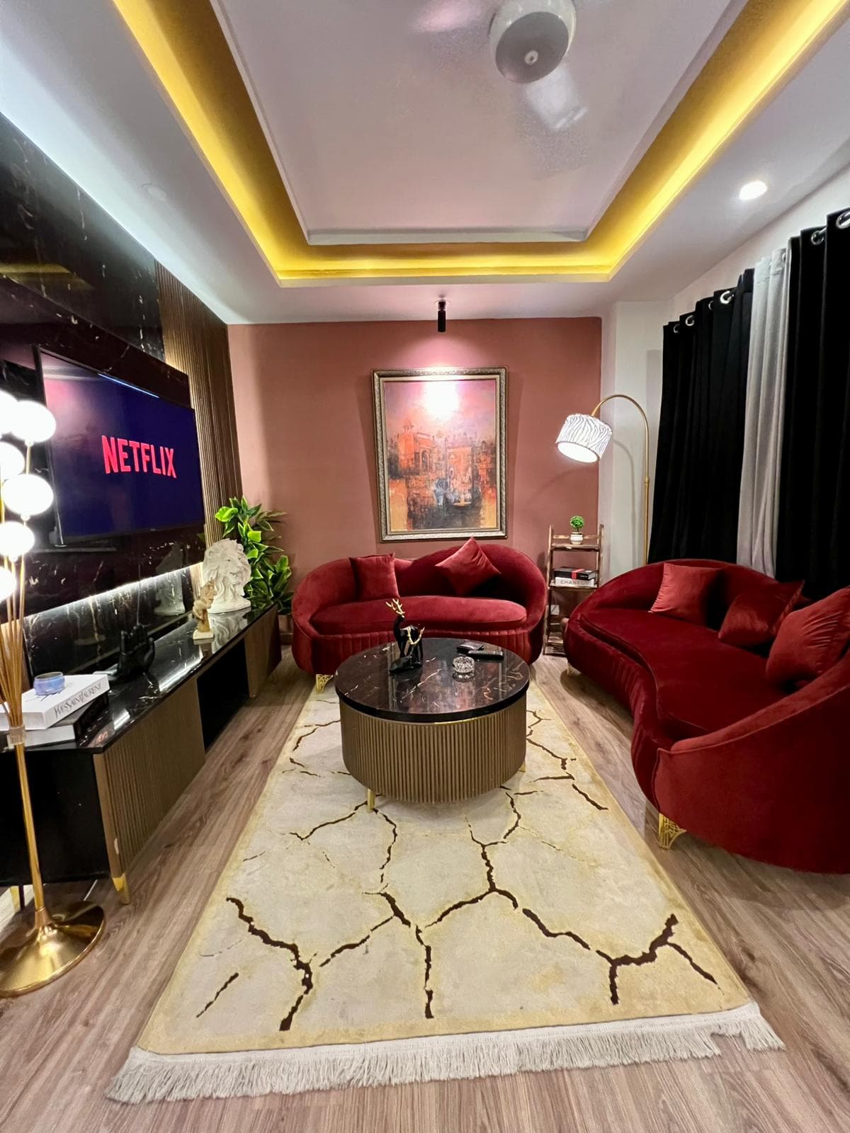 Crimson Lounge — 3